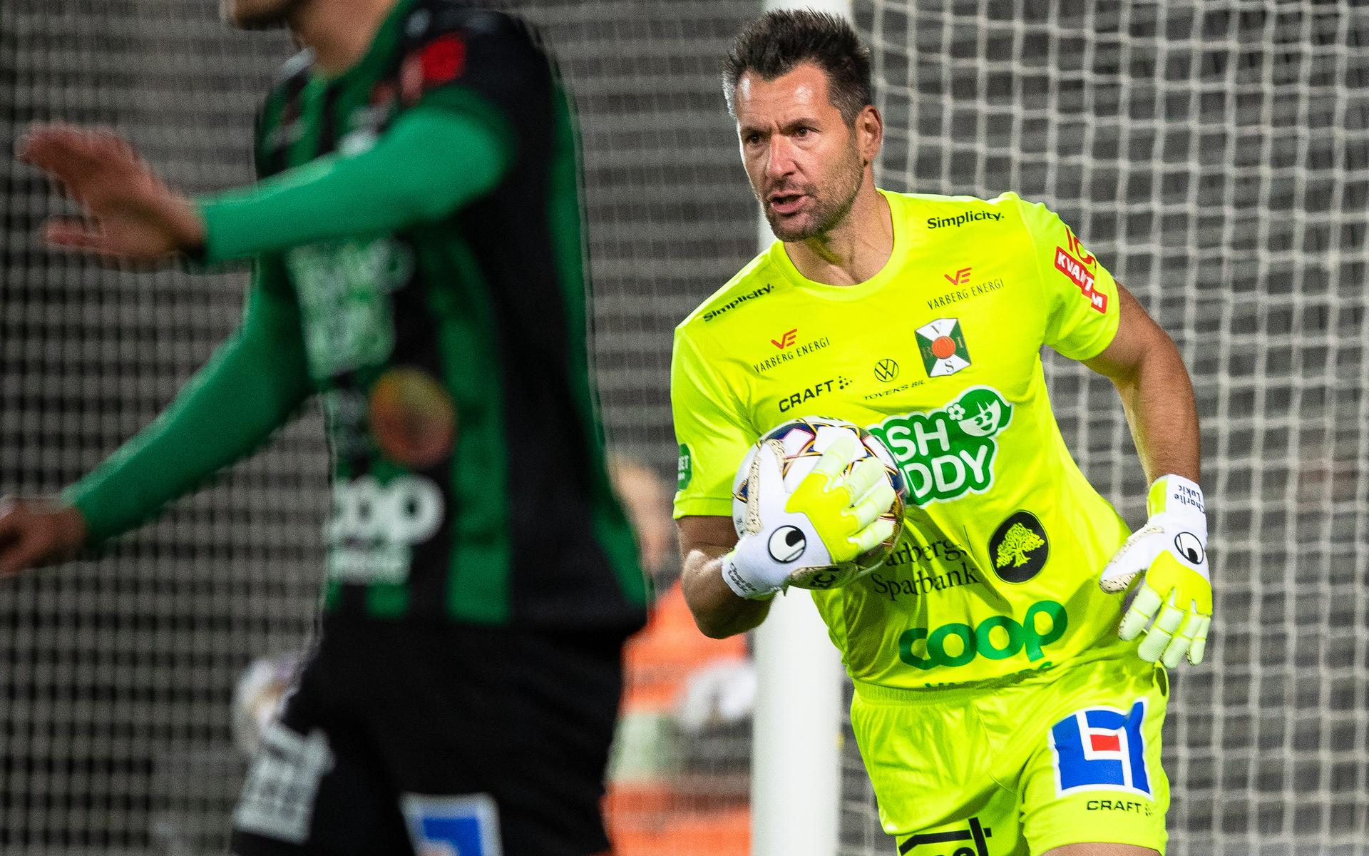 Stojan Lukic har spelat i klubbar som Falkenberg, Halmstad och Örgryte. 2019 bestämde han sig för att lägga av, men sedan övertalades han av Varbergs tränare Jocke Persson att fortsätta. 
