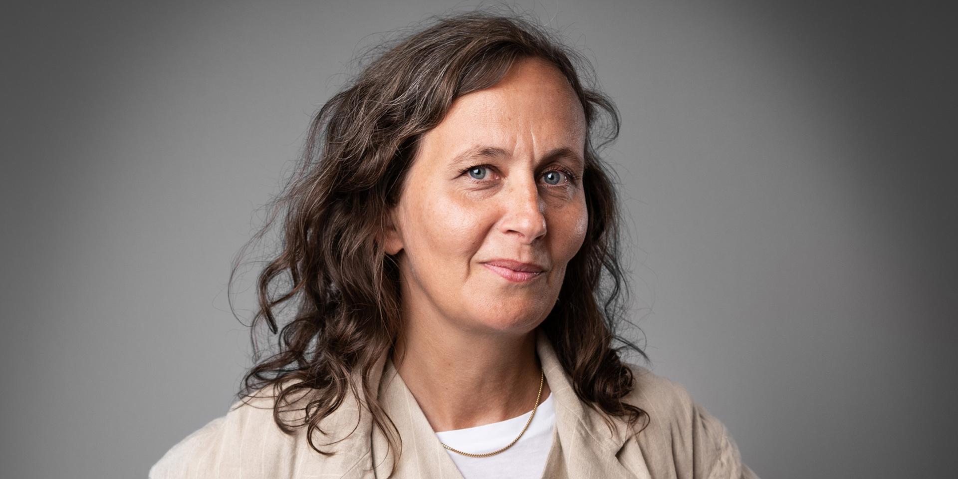 Nanna Gillberg är forskare på Handelshögskolan vid Göteborgs universitet. Hon arbetar med digitalisering, jämställdhet och det gränslösa arbetslivet.