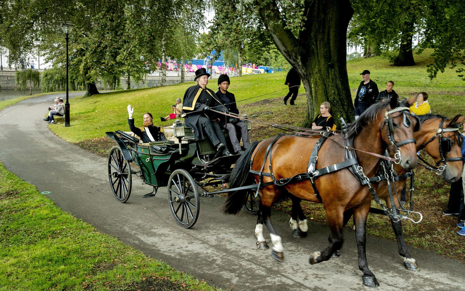 Med häst och vagn genom Kungsparken.