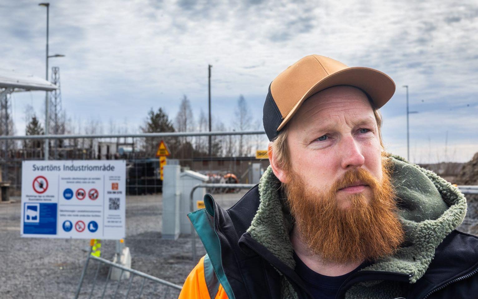 "Vi gör som alla andra – väntar på svar", säger skyddsombudet David Renström, som arbetar inne på SSAB:s område. 
