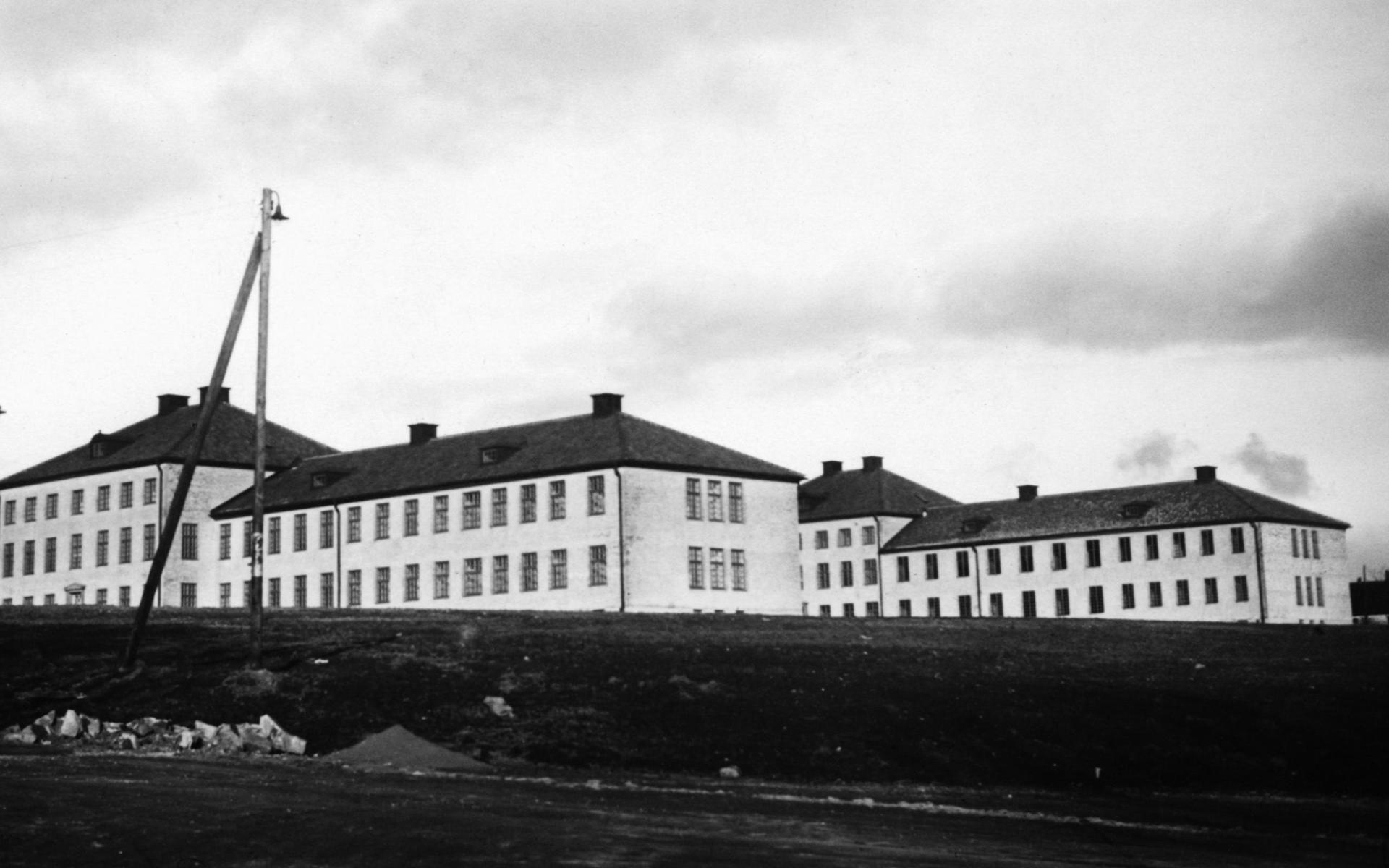 Exteriör av Vipeholms sjukhus i Lund 1936. Mellan 1935 och 1982 var byggnaden utanför Lund ett hem för tusentals människor med olika former av funktionsvariationer.