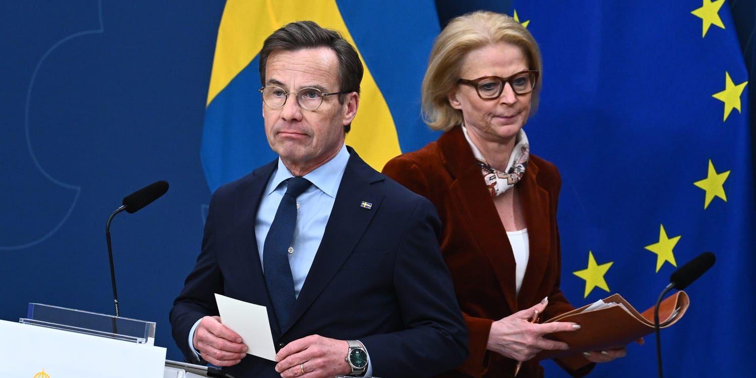 En bild på statsminister Ulf Kristersson och finansminister Elisabeth Svantesson. 