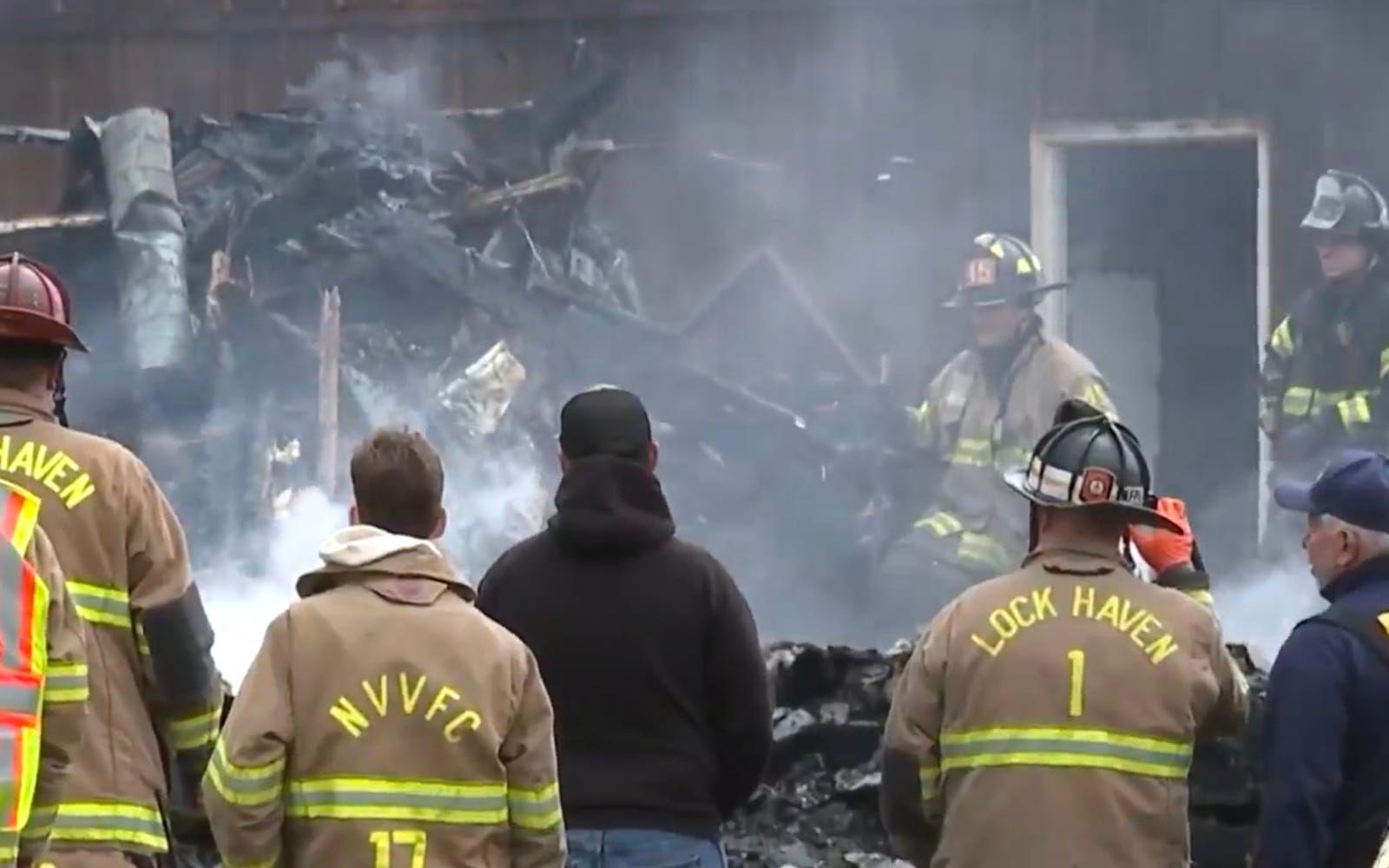 Räddningsmanskap på plats nära Mill Hall i den amerikanska delstaten Pennsylvania.