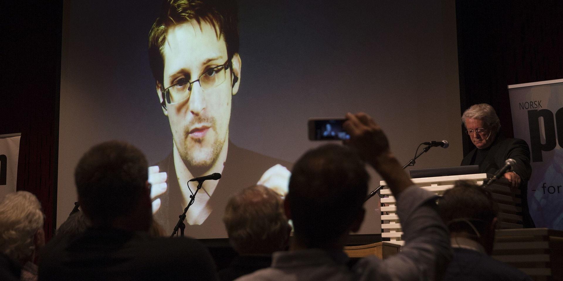 Edward Snowen med på länk från Ryssland år 2016. Sedan Snowden läckte dokument från säkerhetstjänsten NSA till The Guardian och Washington Post 2013 flydde han landet. Han befinner sig i dag på hemlig ort.