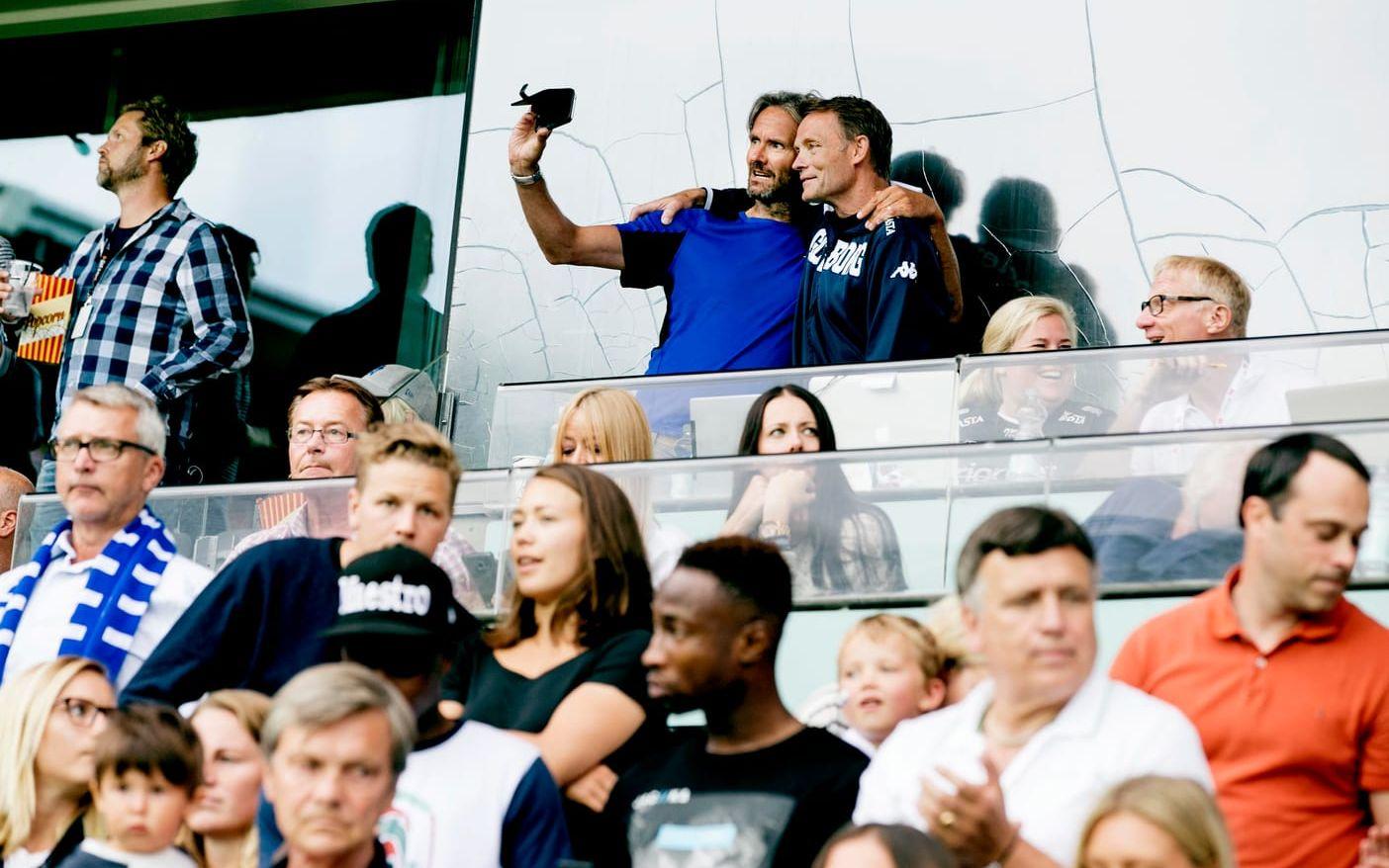 Det går inte att ta miste på Torbjörn Nilssons popularitet, många selfies ska tas när legendaren är på Gamla Ullevi. Bild:Per Wahlberg/GP
