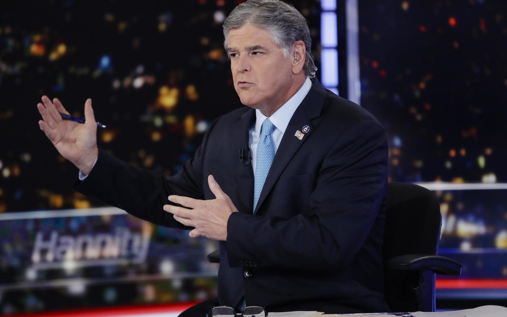 Även Fox-personligheten Sean Hannity har anklagat företaget för att ha manipulerat maskinerna till Joe Bidens fördel. 