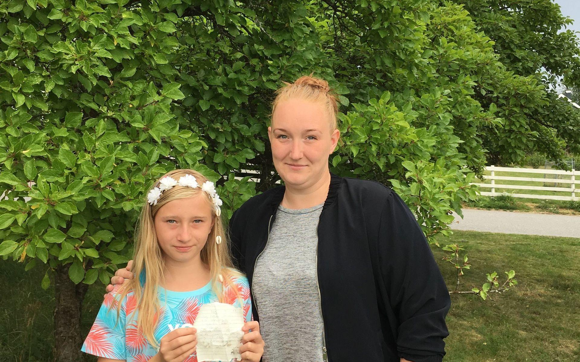 Elvaåriga Cornelia hittade Andreas flaskpost elva år senare i Norge. 