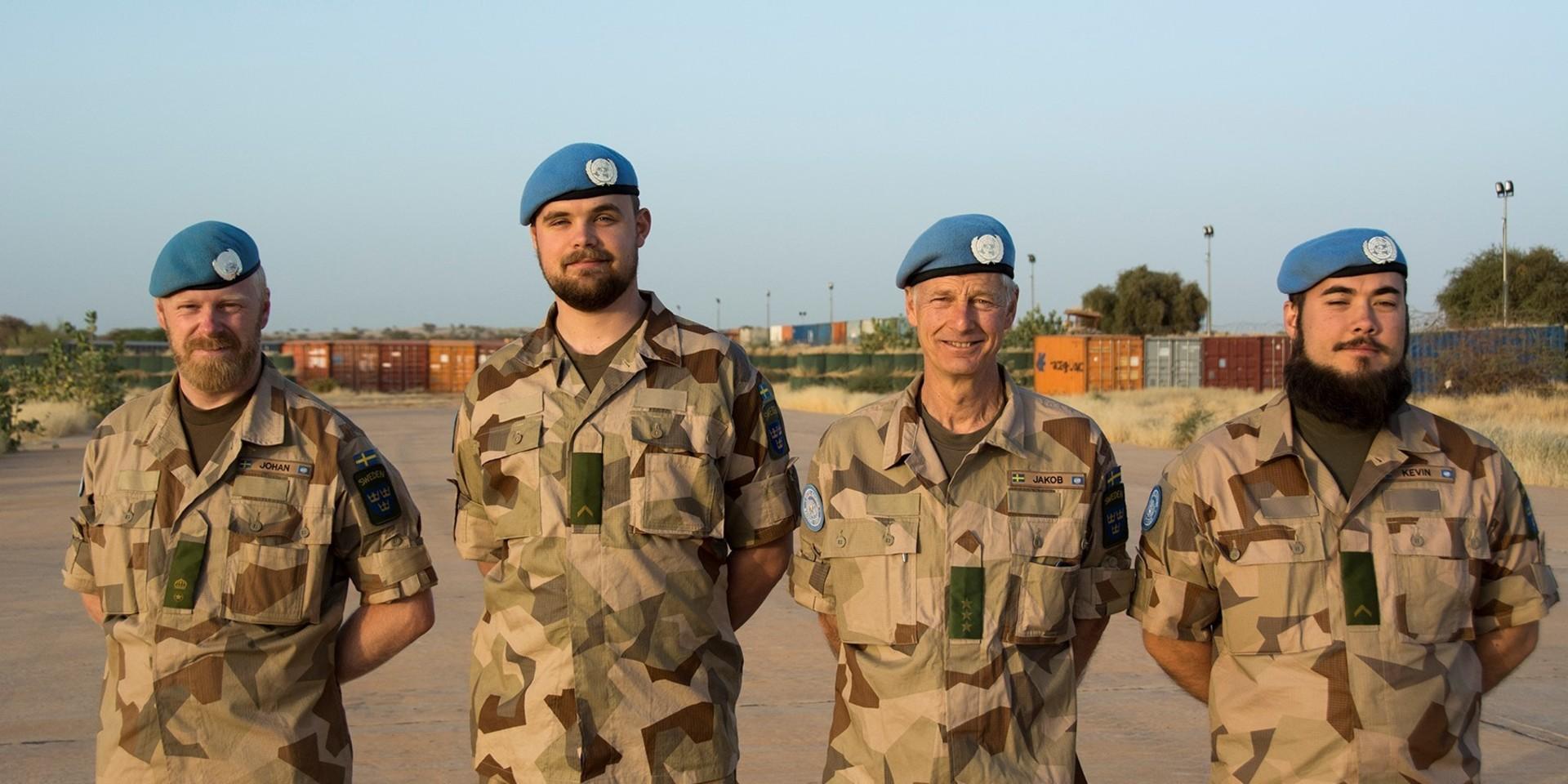 De fyra göteborgarna på Camp Nobel i Mali är från vänster Johan, Erik, Jakob och Kevin. De skickade denna bild som nyårshälsning till GP:s läsare.