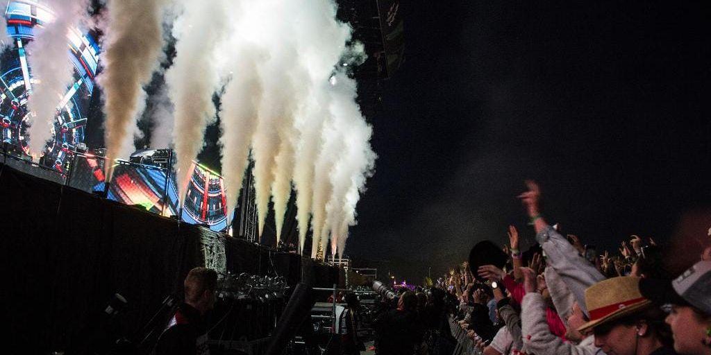 DJ:n Calvin Harris bjöd på pyroteknik i avslutningskonserten på Bråvalla.