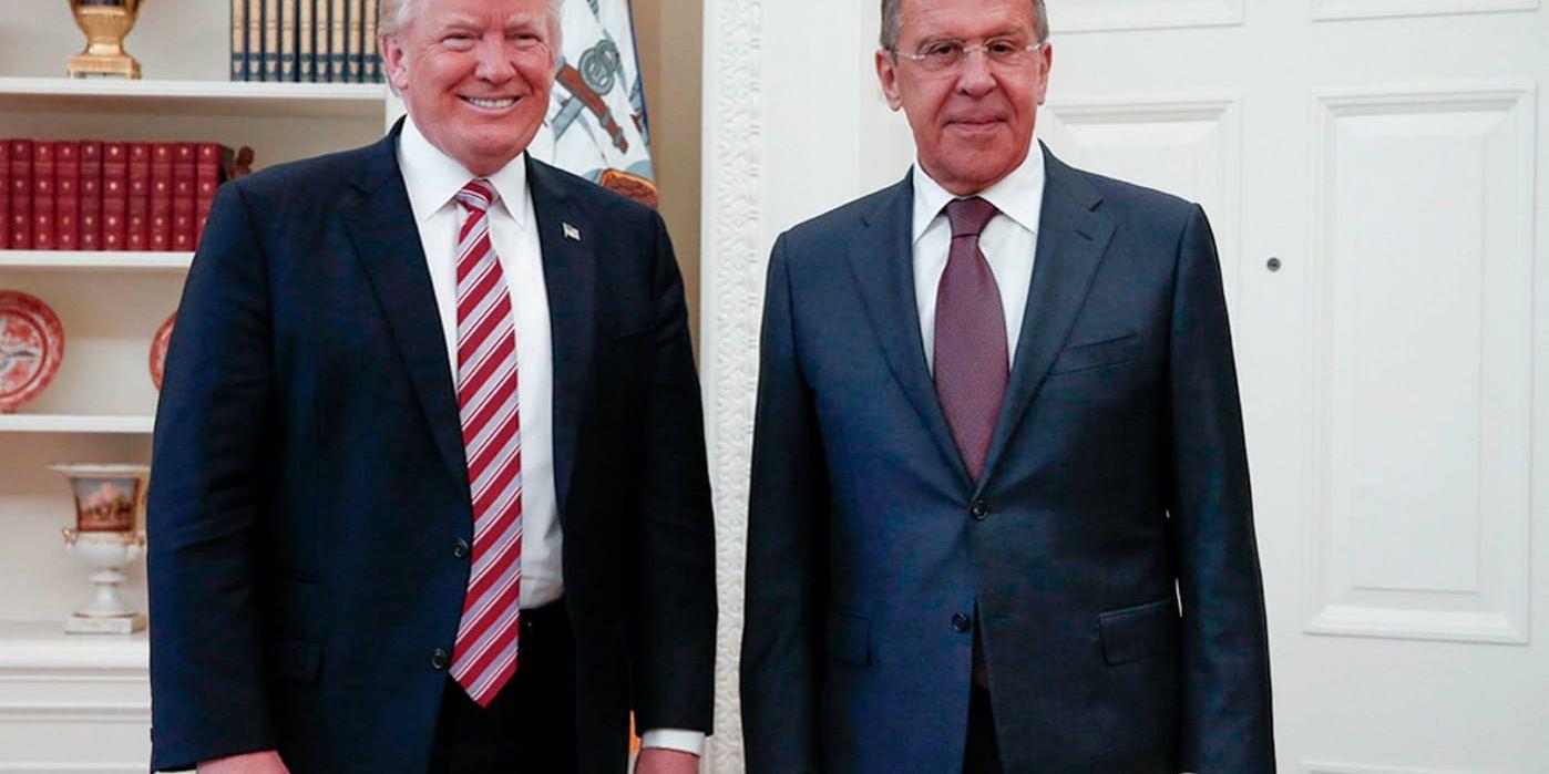 Ryska UD publicerar bilden på mötet mellan Donald Trump och ryske utrikesministern Sergej Lavrov.