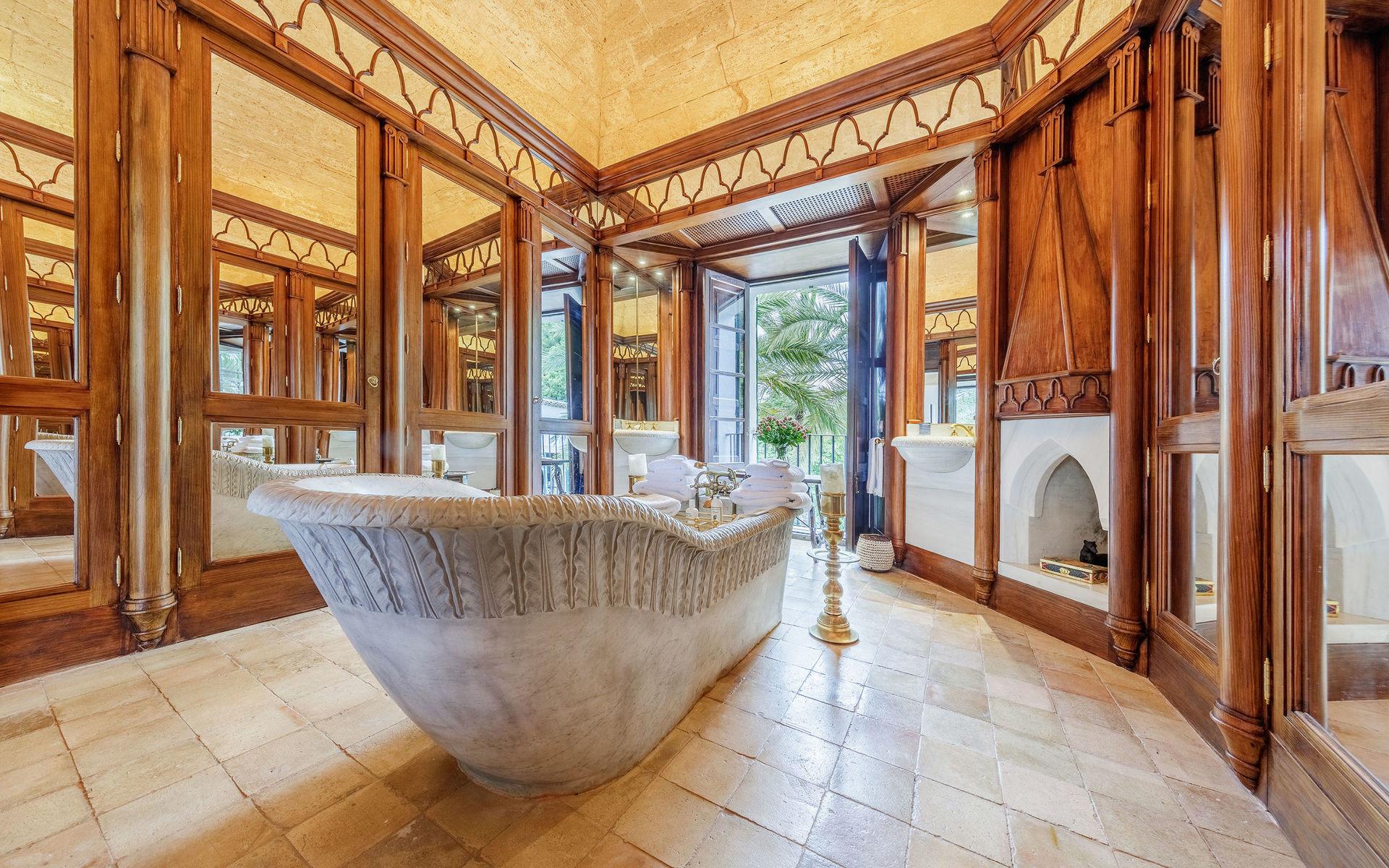 I detta badkar kan man ta ett bubbelbad och kolla utsikten samtidigt.