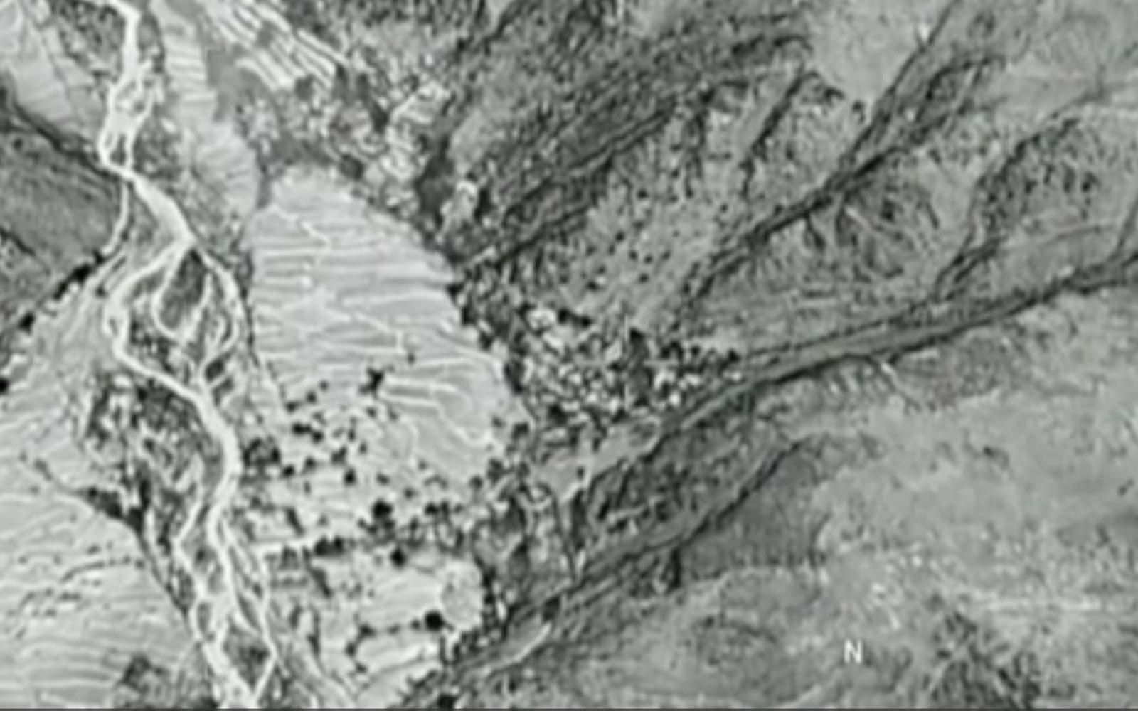 Området strax innan bomben släpptes. FOTO: Pentagon