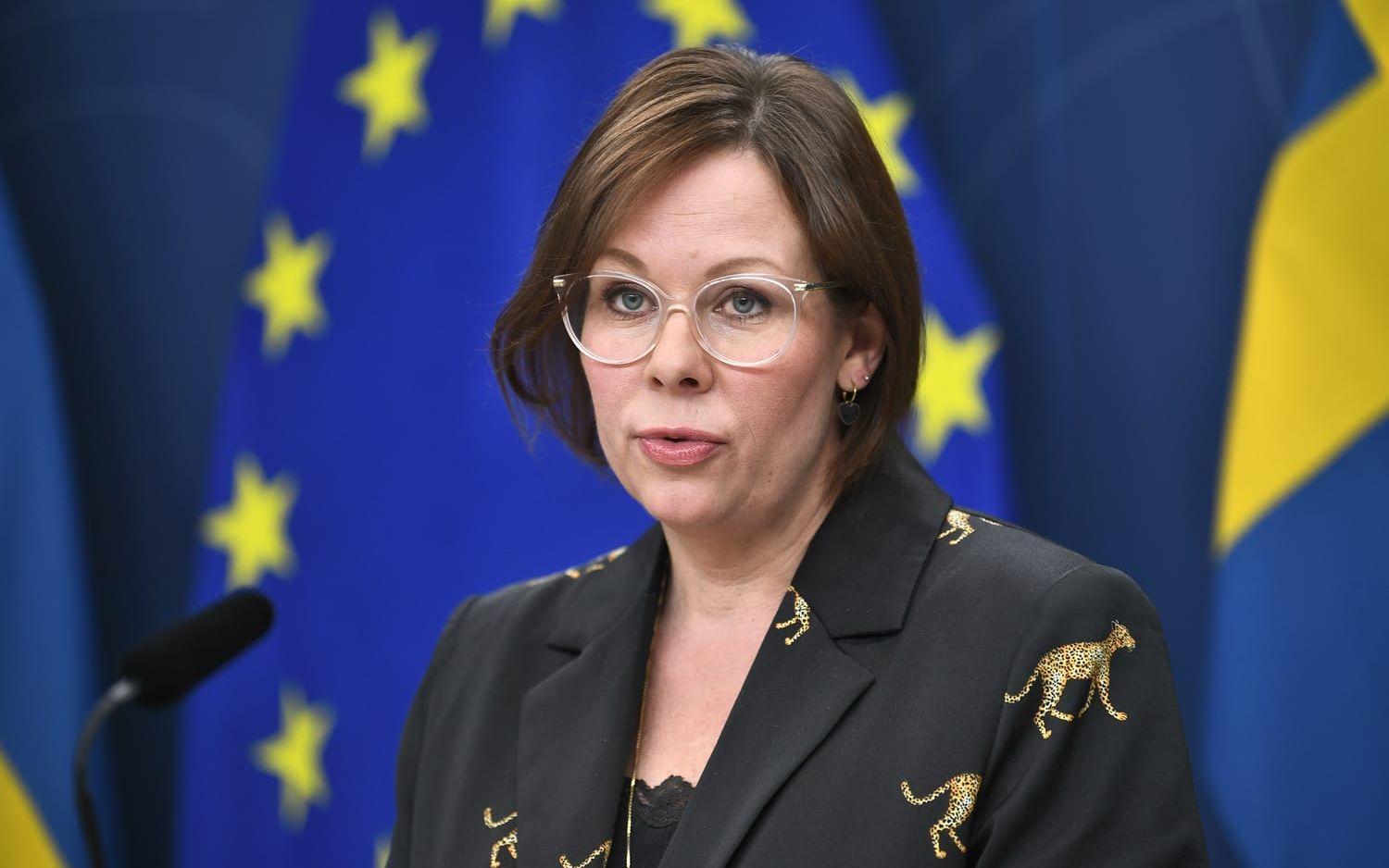Utrikesminister Maria Malmer Stenergard presenterar Sveriges nya underrättelsemyndighet. "Det går att likna vid Storbritanniens MI6", säger hon.