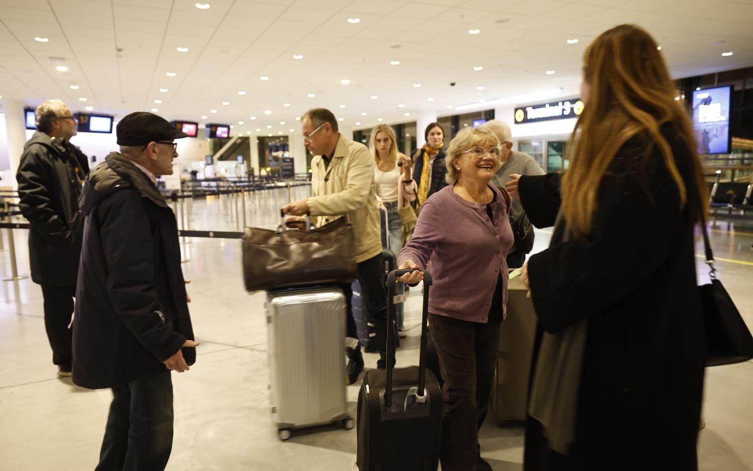 Evakuerade svenskar med familjer, totalt 143 personer, landade på Arlanda under natten mot fredagen, däribland Barbara Zylberbring som varit på besök i Israel.