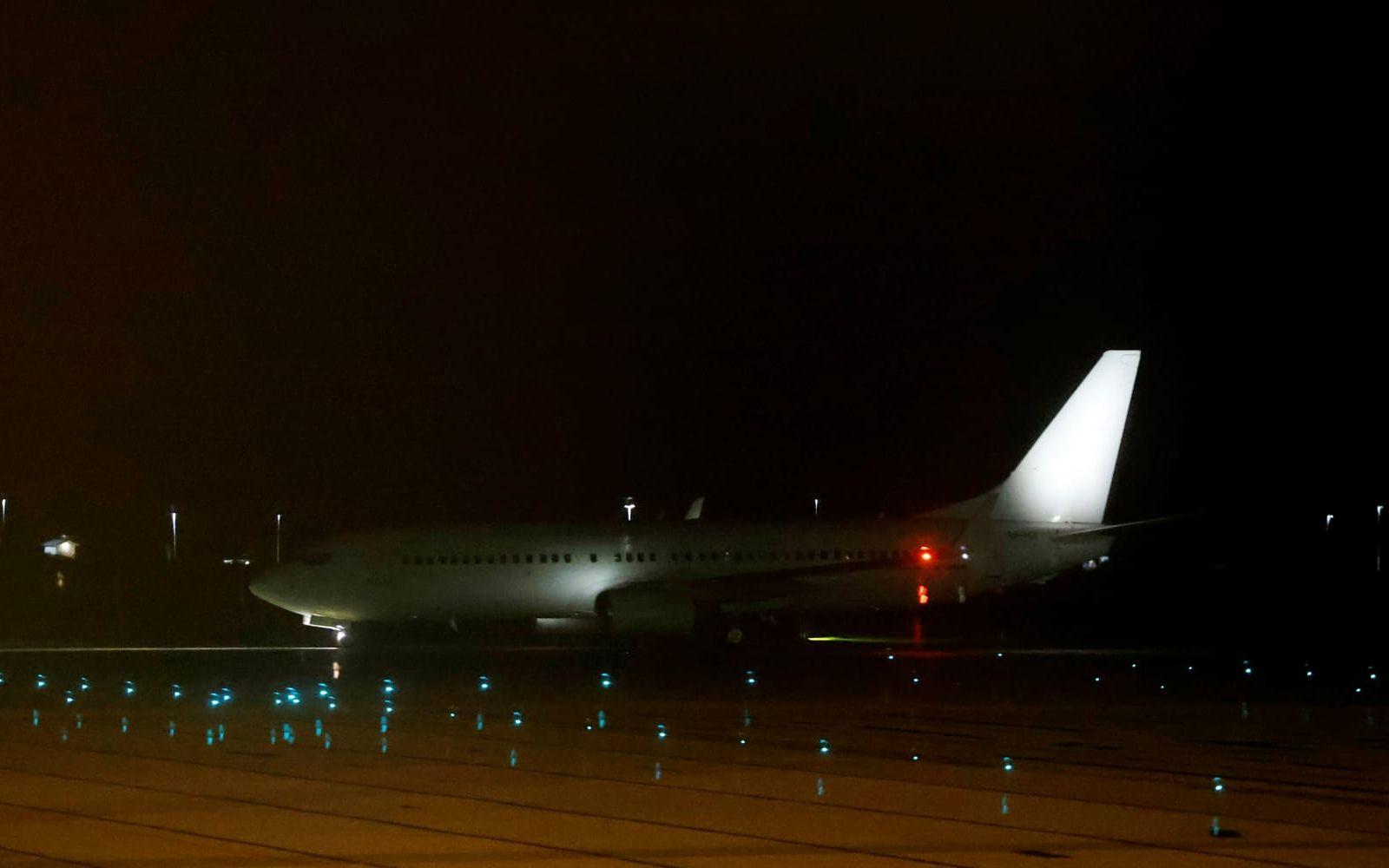 Evakuerade svenskar anlände till Arlanda under natten till fredagen.