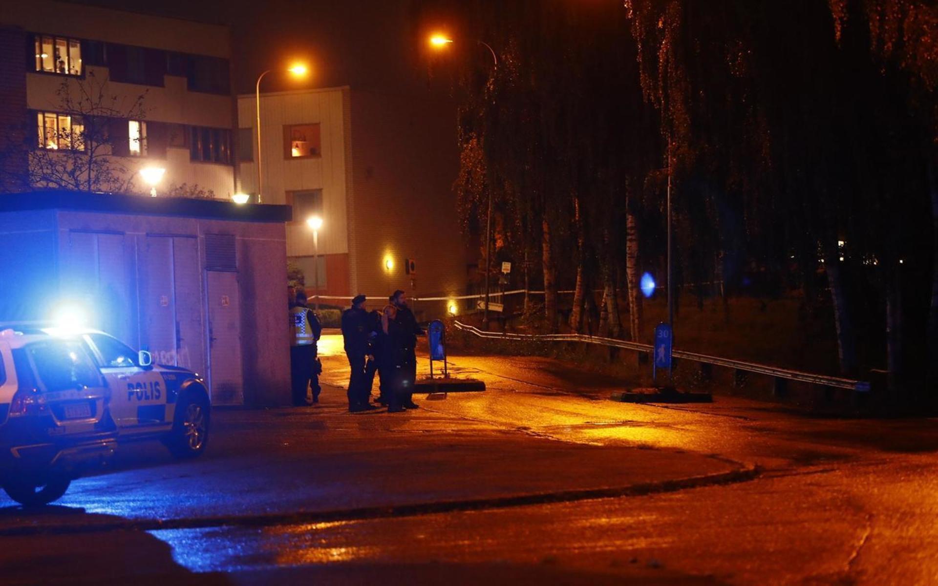 Det var vid 21.21 som larmet kom till polisen om att en man attackerats med en kniv på Friedländers gata i Hisnings Backa. 
