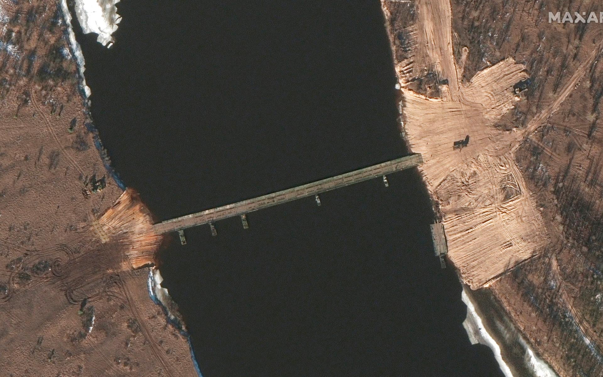 Den nyligen uppförda bron bedöms vara cirka 170-180 meter lång. 