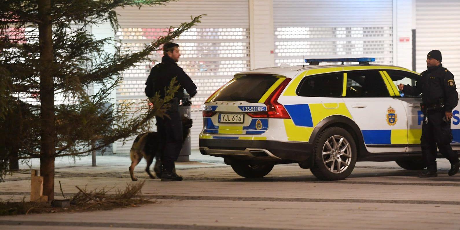 Två män har frihetsberövats, varav den ene häktats, misstänkta för mordet på en man i Rinkeby i nordvästra Stockholm. Arkivbild.
