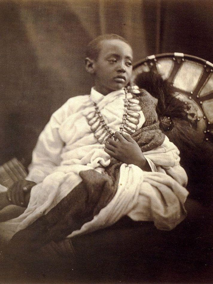Prins Alemayehu kom till Storbritannien som sjuåring från Etiopen och bodde och studerade sedan i landet tills han dog, endast 18 år gammal.
