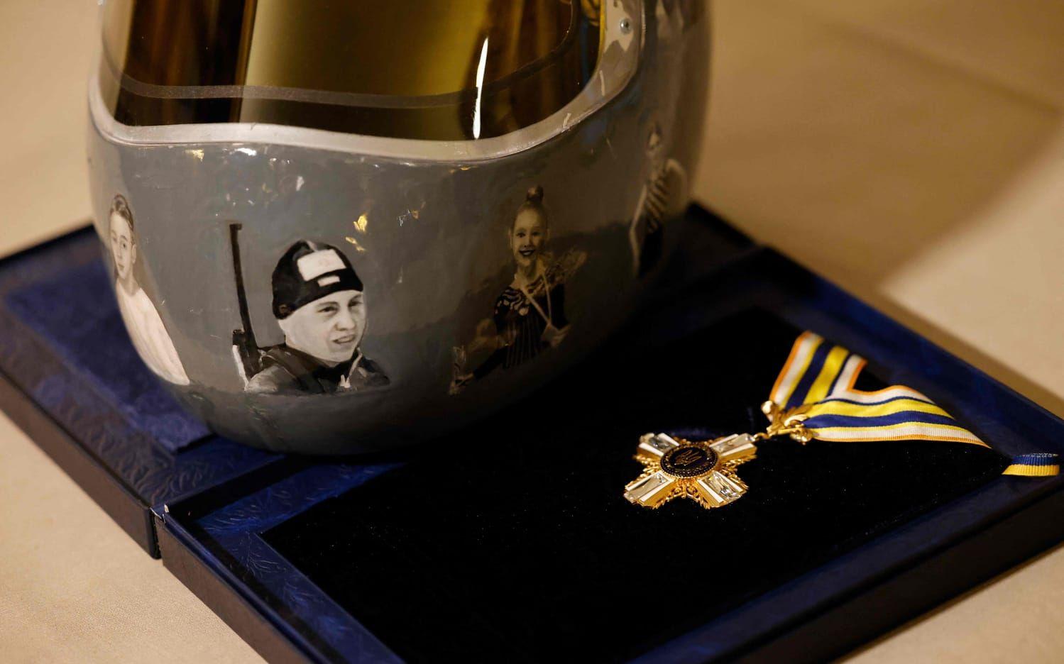 Vladyslav Heraskevytjs prisas av president Volodymyr Zelenskyj. 