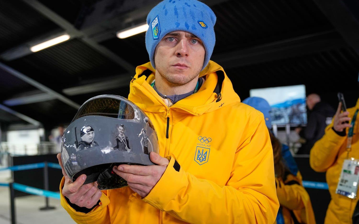 Vladyslav Heraskevytj ville tävla i OS i skeleton i en hjälm prydd med bilder på ukrainska krigsoffer. Bild från 12 februari.