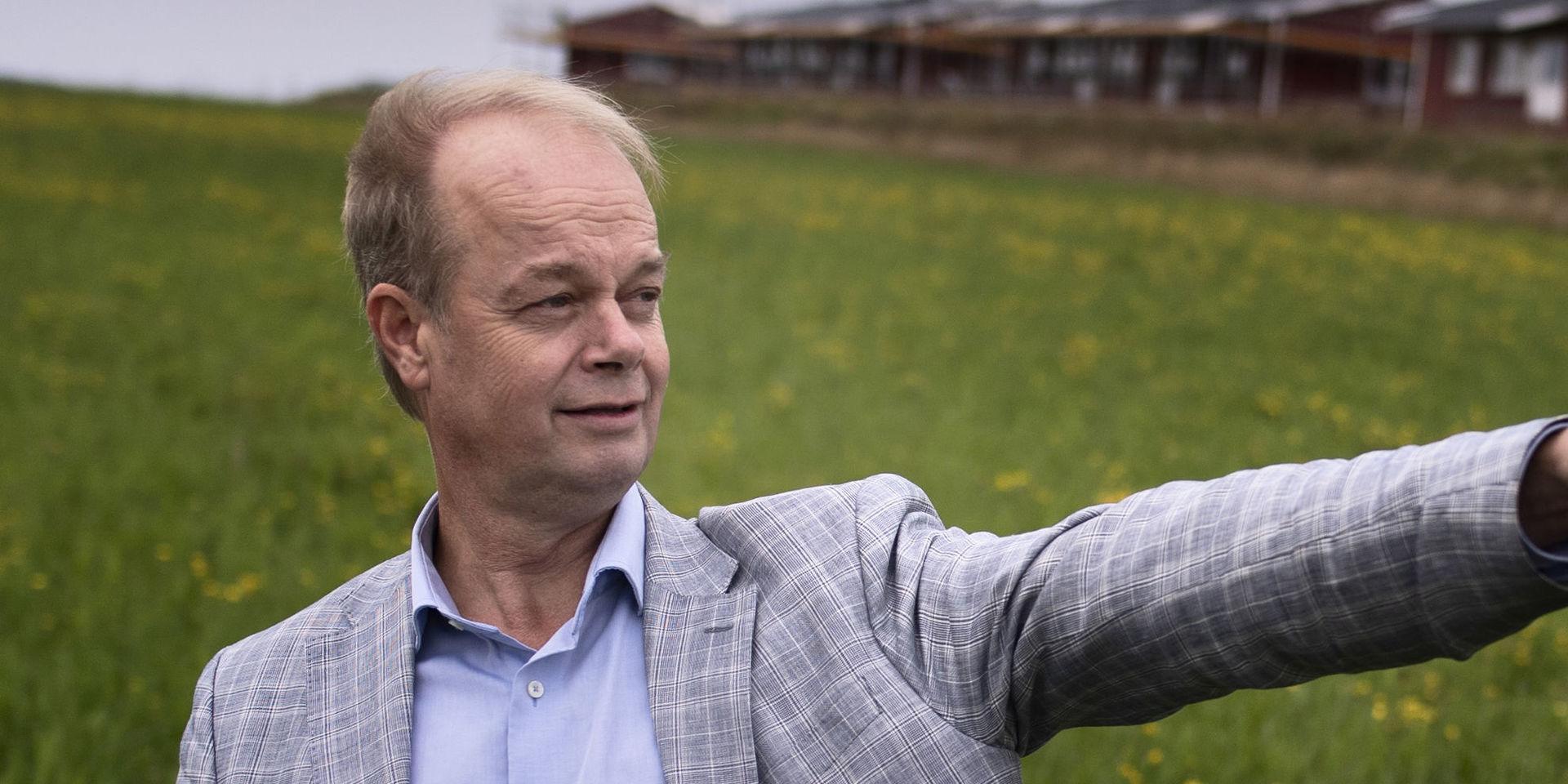 Hans Forsberg (M), tidigare politiker i Kungsbacka. Insändaren är upprörd över de pengar som betalas ut fallskärmsavtal till Forsberg..