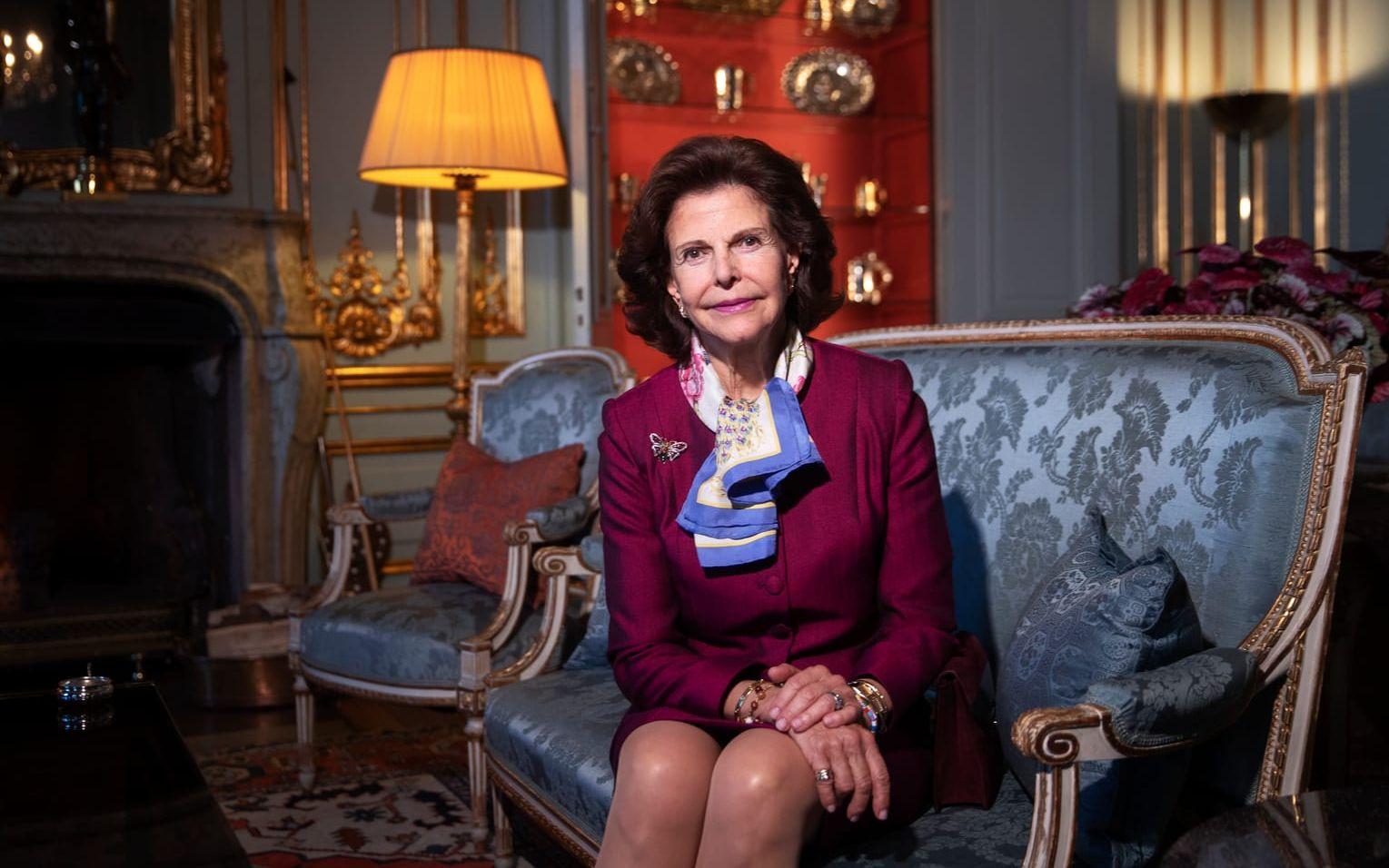 Den 23 december fyllde drottning Silvia 79 år. Därför ”sköts salut” på Skansen Lejonet vid 12. Se hennes statsbesök under det gångna året. 