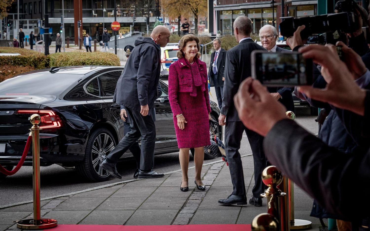 I Oktober var Silvia på statsbesök i Göteborg tillsammans med Kung Carl XVI Gustaf och det nederländska kungaparet. Här en bild när de anlände till Lindholmen Science Park. 