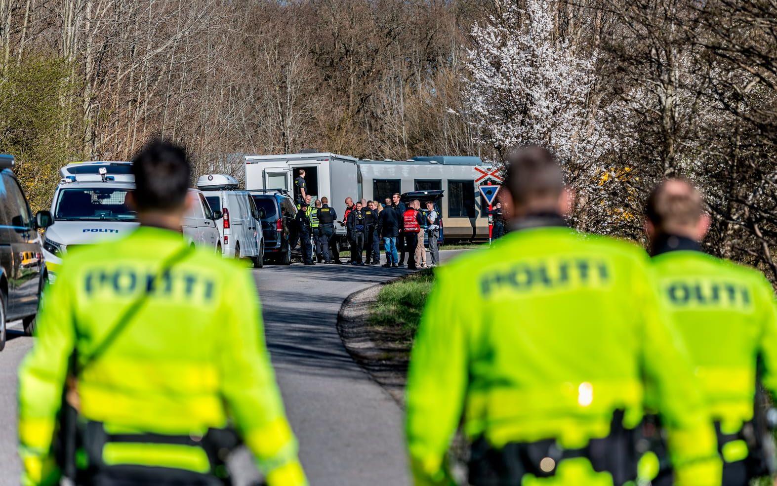En stor mängd ambulanser och poliser skickades till platsen efter larmet om en tågkrock.
