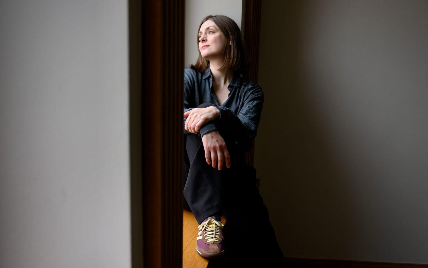 Kvinnorna träder fram i Iida Turpeinens roman "De levande".