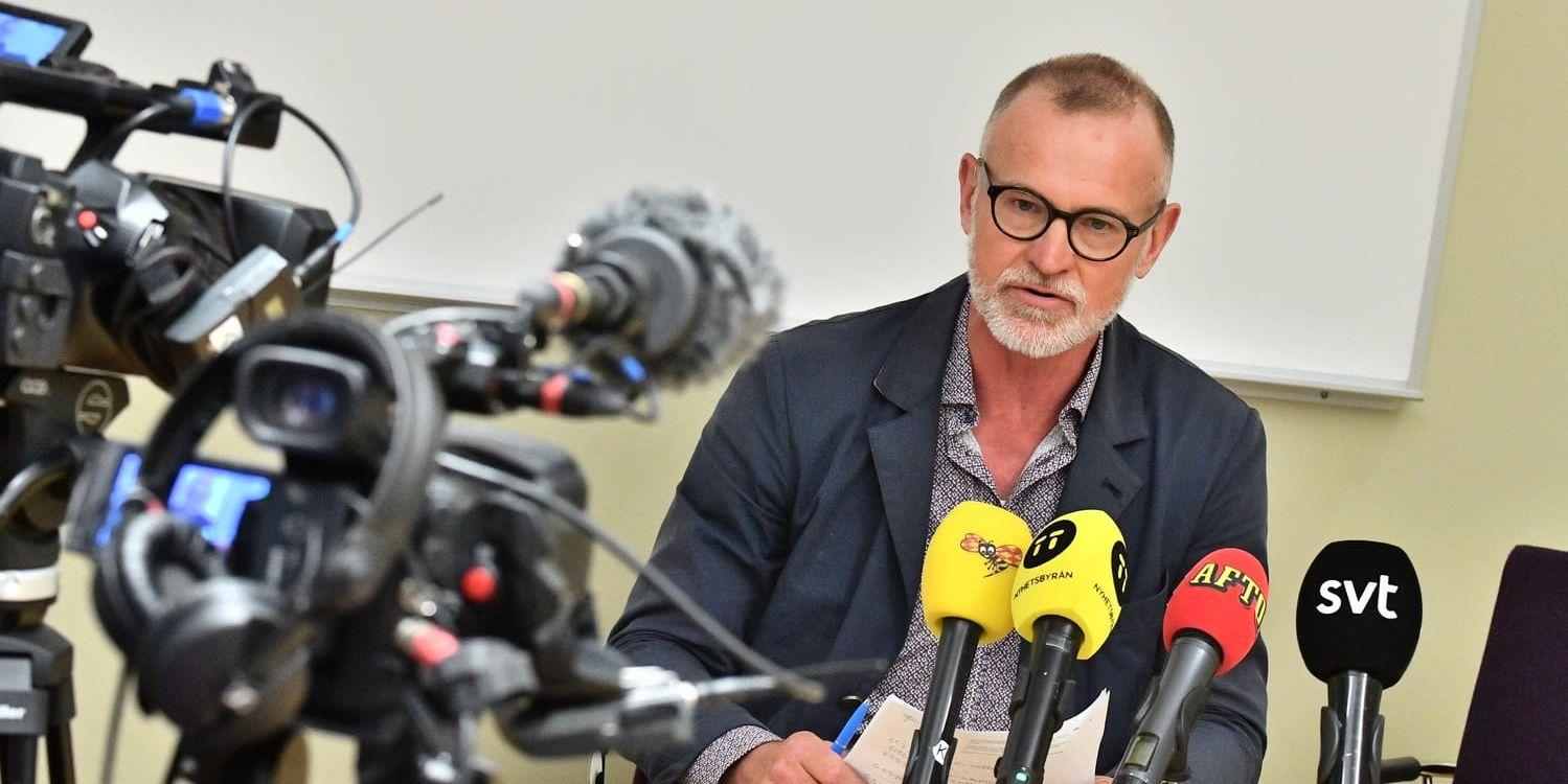 Utredare Anders Larsson vid Malmöpolisens presskonferens.