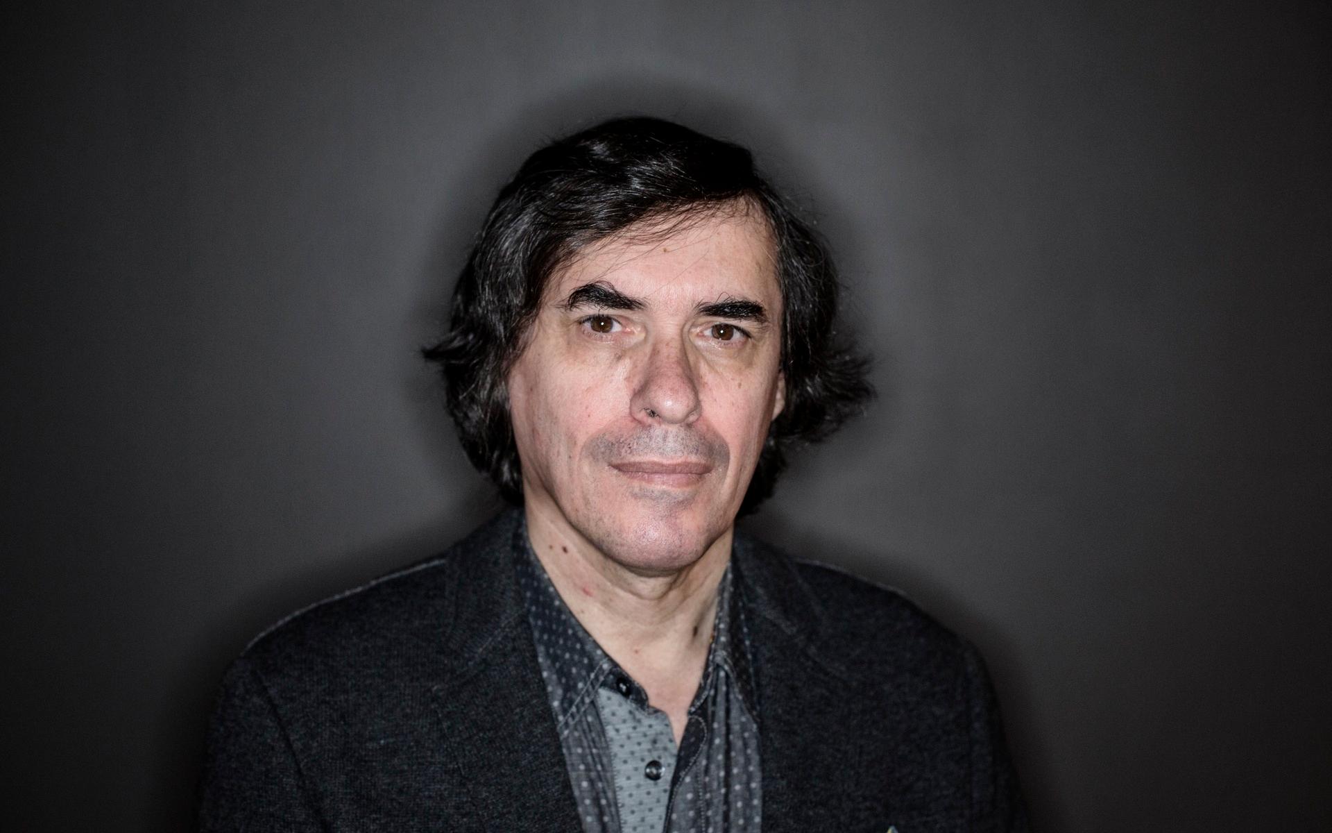 Mircea Cărtărescus föddes 1956 i Bukarest och är bland annat känd för romantrilogin ”Orbitór”.