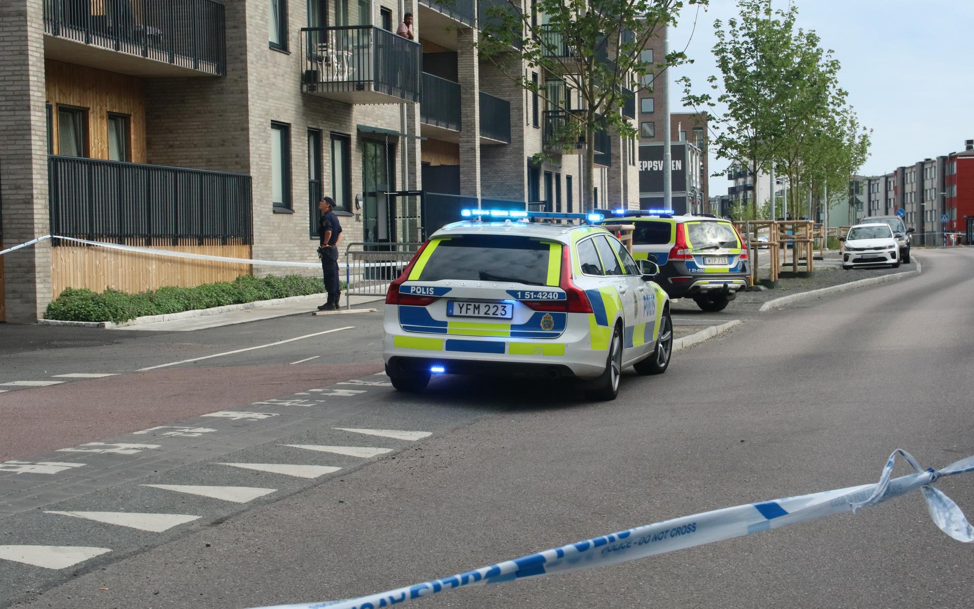 Under lördagseftermiddagen blev två personer påkörda av en personbil i Lundby i Göteborg.