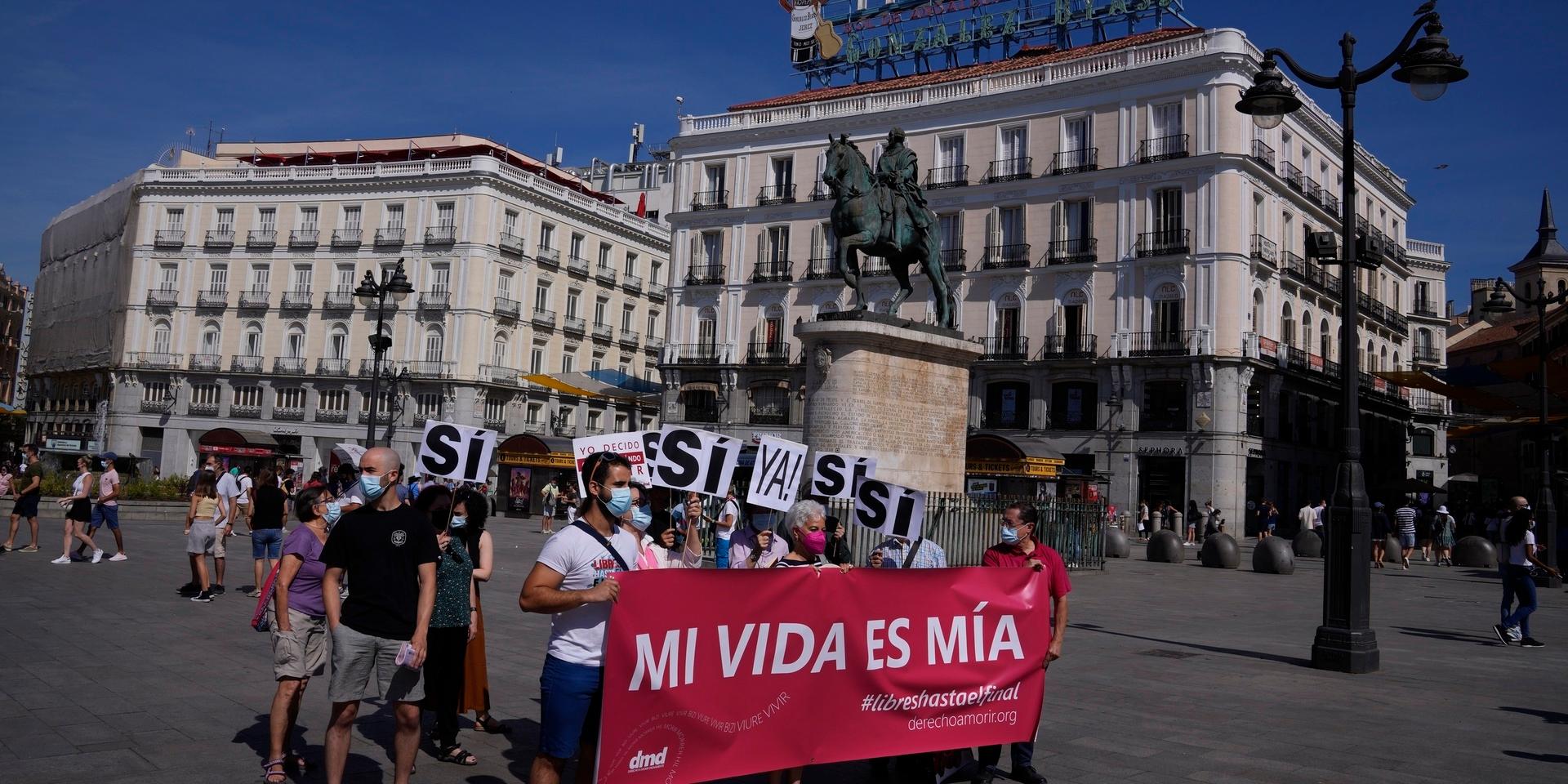 Demonstration till stöd för förslaget att legalisera aktiv dödshjälp i Madrid i juni.