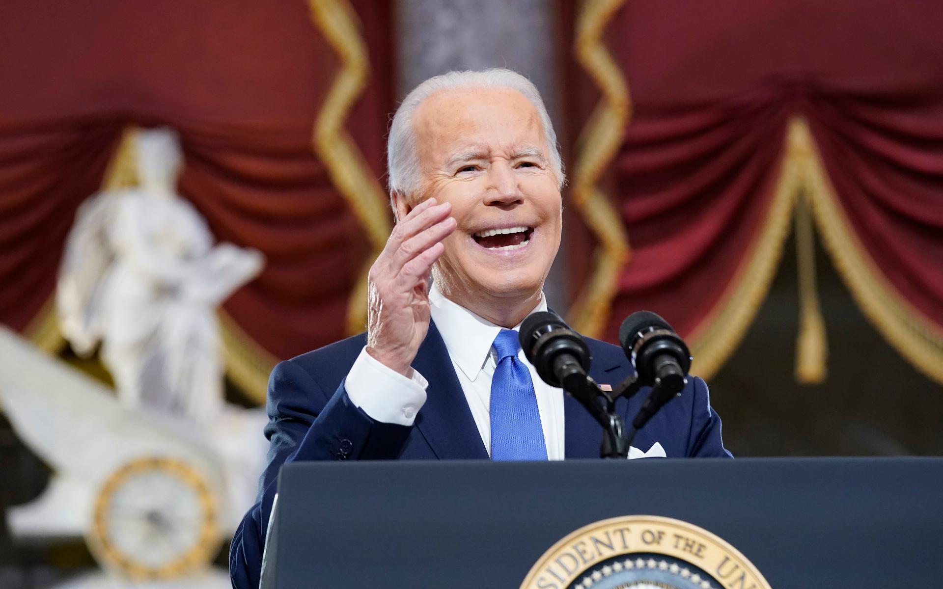 USA:s president Joe Biden höll sitt tal på årsdagen av stormningen av Kapitolium inne i statyhallen i samma byggnad.