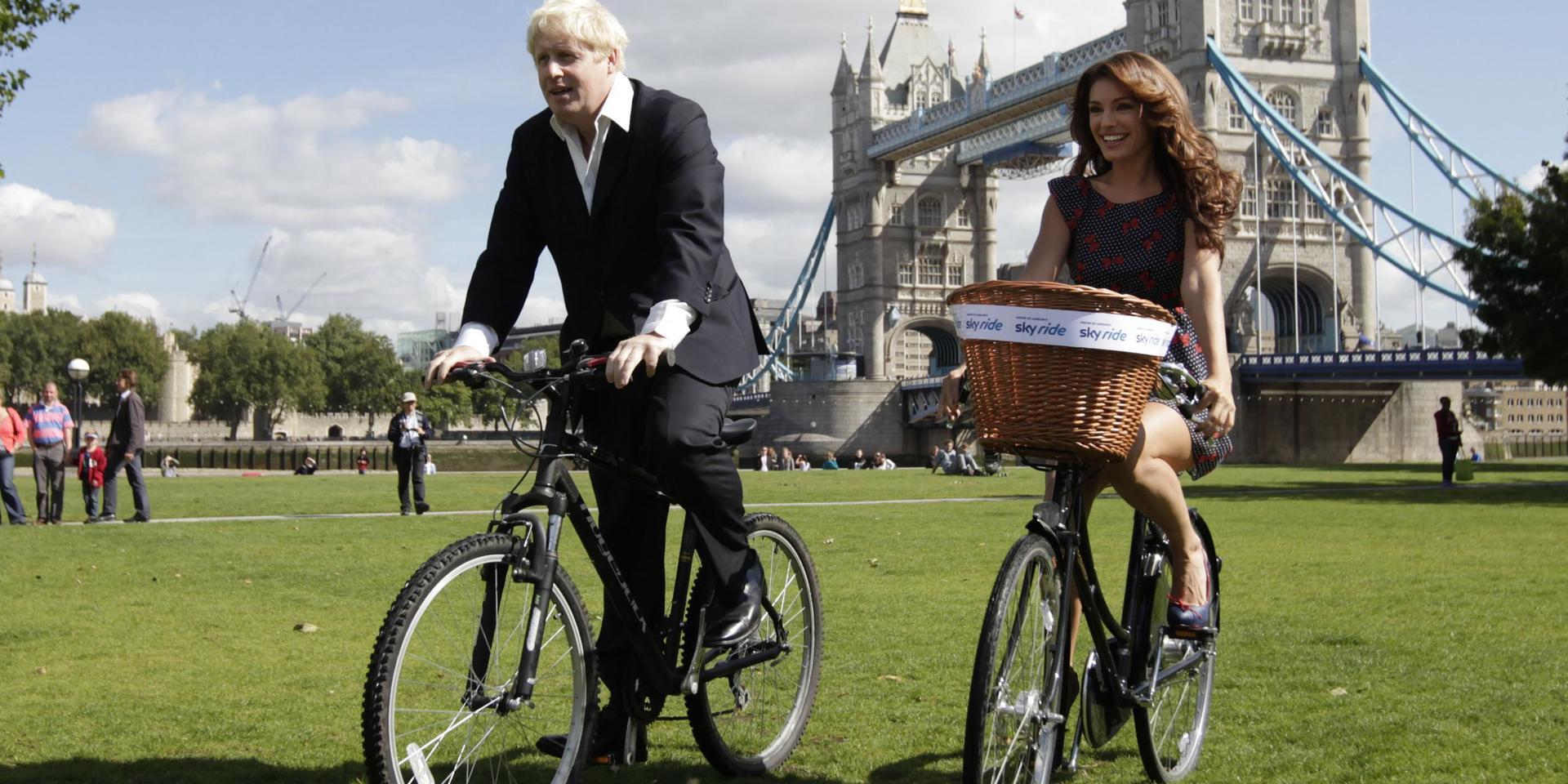 Boris Johnson gillar cyklar. Arkivbild. 