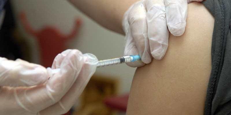 Gratis influensavaccin för riskgrupperna lönar sig i längden.