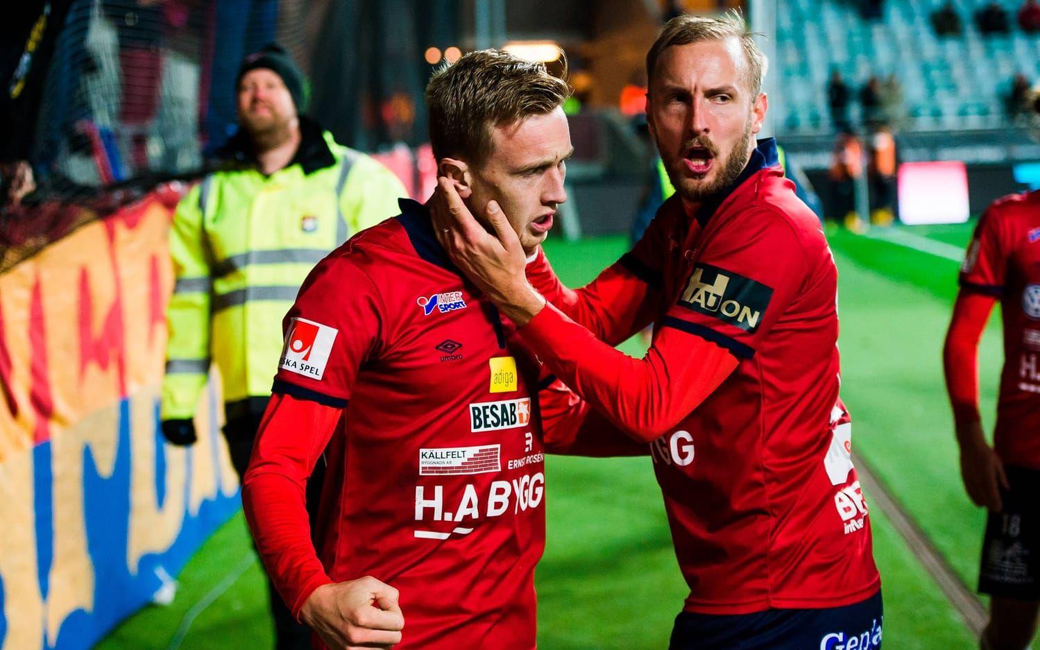 Sebastian Ohlsson och Niklas Klingberg firar 2-1-målet mot Frej. Bild: Bildbyrån