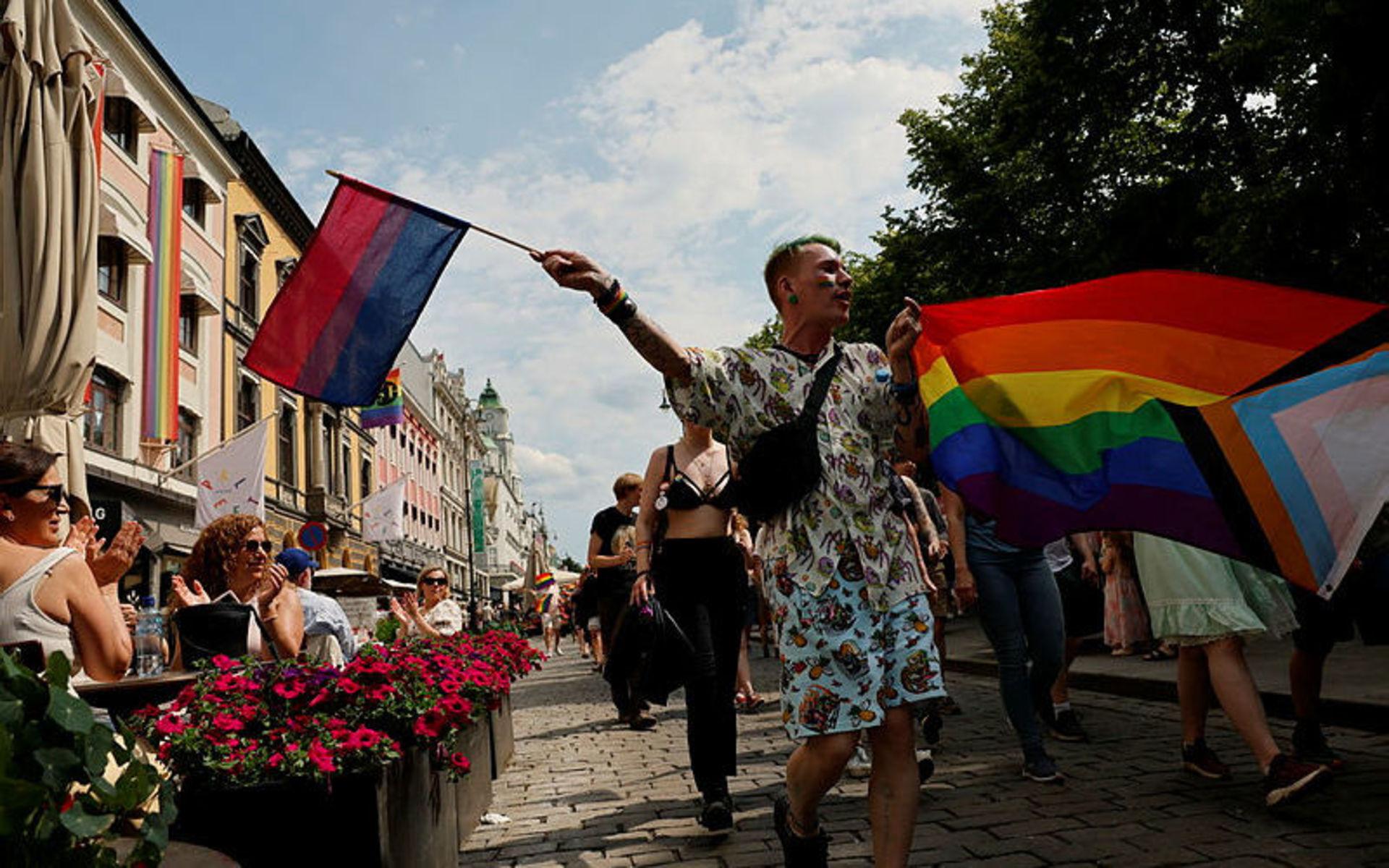 Arrangören ställde in prideparaden som skulle gå under lördagen men ett spontant tåg gick genom Oslos gator ändå.