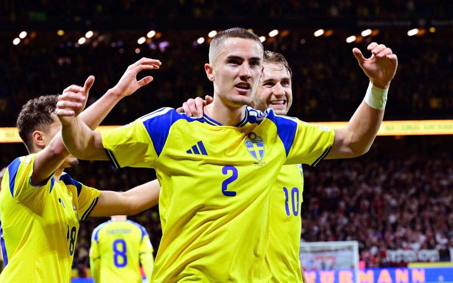 Gustaf Lagerbielke jublar efter 2–1-målet mot Polen i playoffinalen. Sverige vann med 3–2 och kvalade in till VM i sommar.