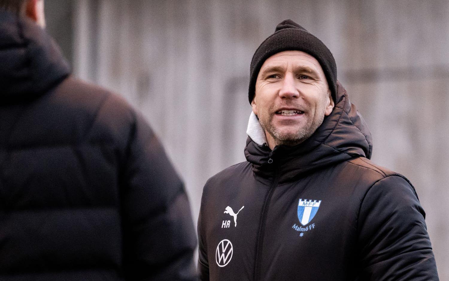 Malmö FF:s tränare Henrik Rydström har tagit ut sin första matchtrupp för klubben. 