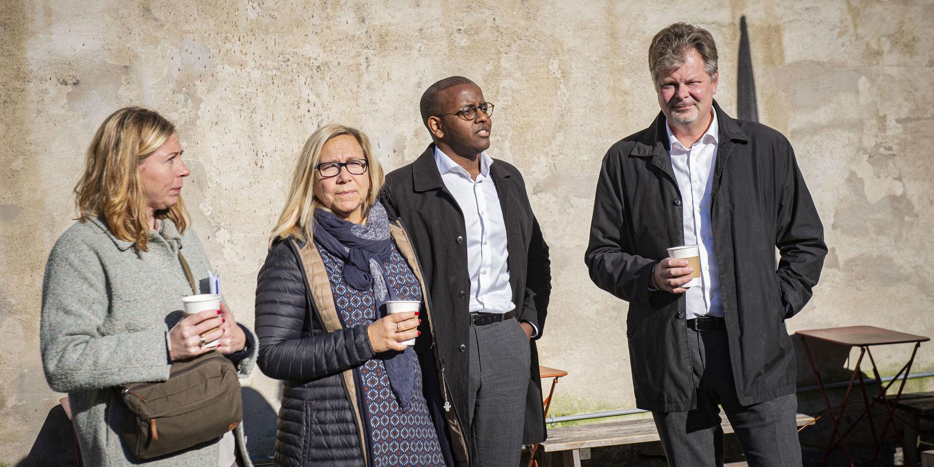 I Göteborg håller alliansen ihop. Här syns Elisabet Lann (KD), Helene Odenjung (L), Naod Habtemichael (C) och Axel Josefson (M) på en gemensam presskonferens inför budgeten.