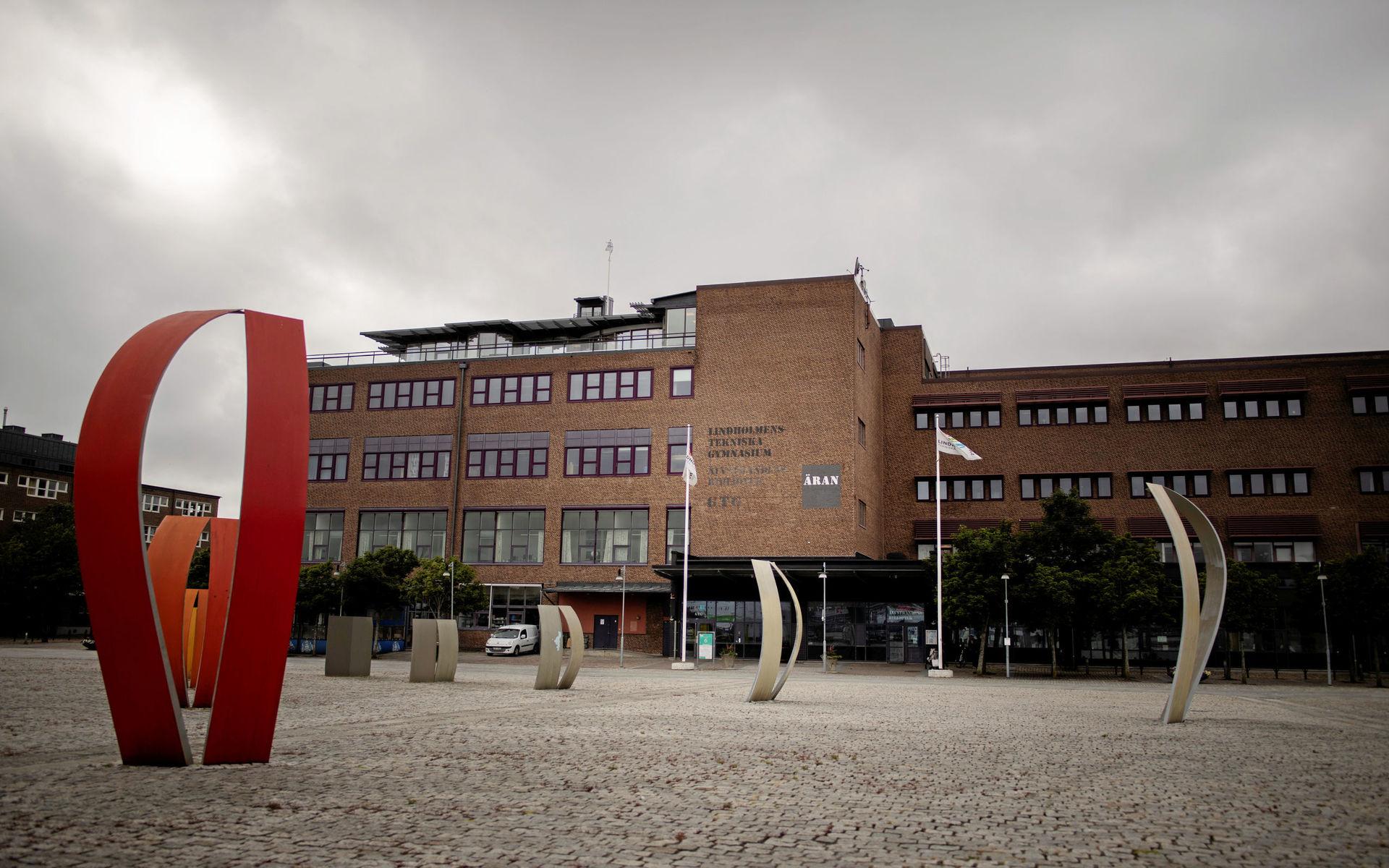 Göteborgs stad riskerar miljonvite på grund av situationen på Lindholmens tekniska gymnasium.