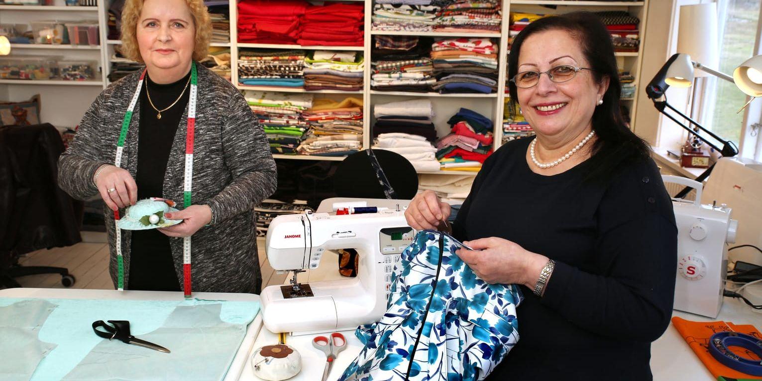 Selvete Gasi och Madiha Faraj gillar pillet det innebär att fixa gamla och slitna kläder så att de går att använda ännu ett tag.