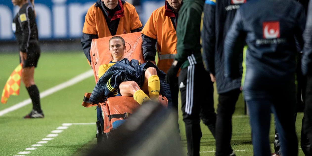Jessica Samuelsson skadades i slutet av VM-kvalmatchen mellan Sverige och Ungern.