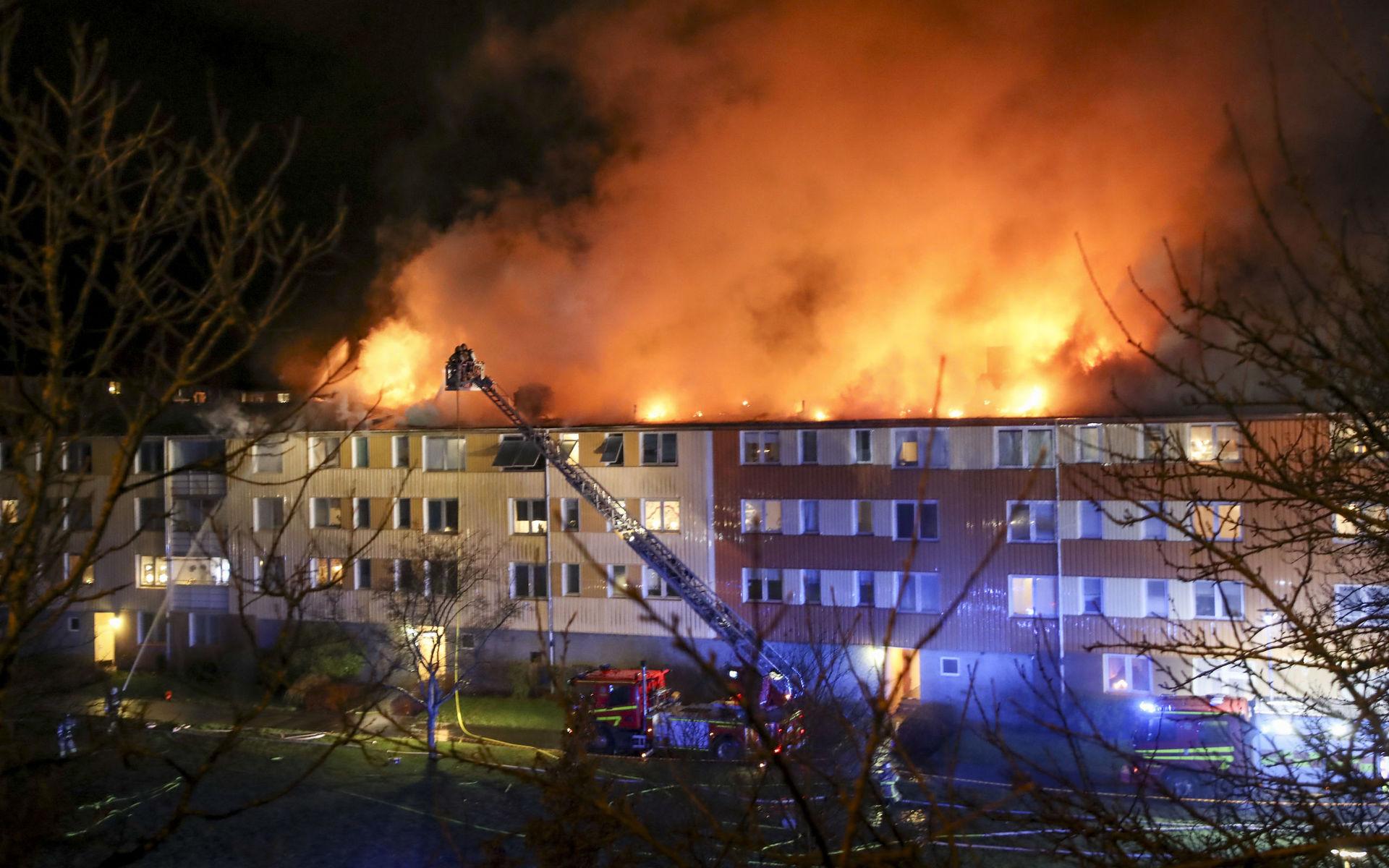 Storbranden i Frölunda ledde till att ett stort antal personer måste evakueras och flera fick föras till sjukhus.
