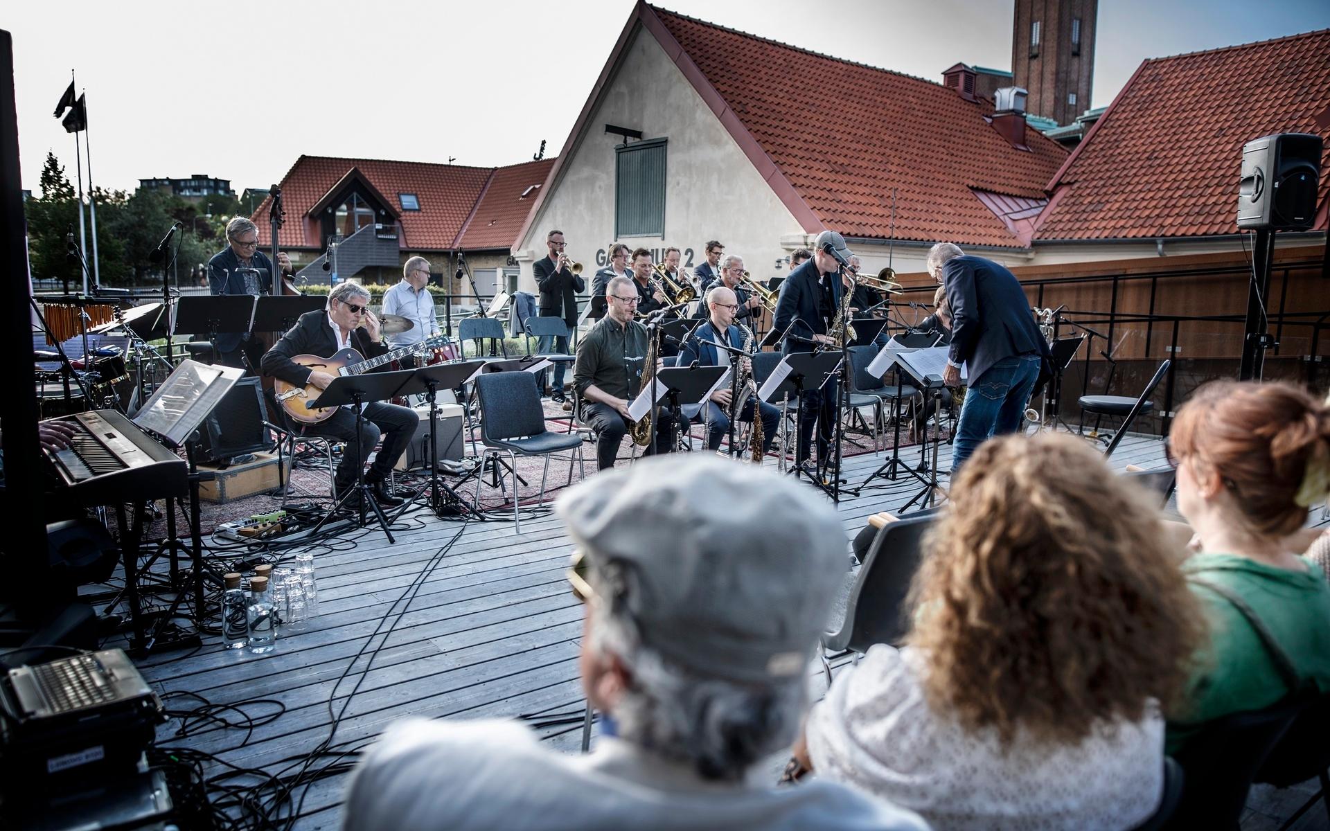 Under helgens kulturkalas bjöd Göteborg Jazz Orchestra på konsert utanför Breewhouse.