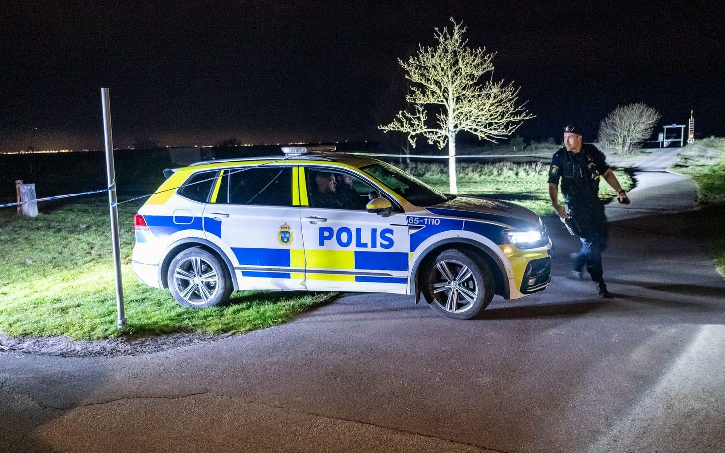 Polisen har spärrat av ett område vid Ribersborgs strand i Malmö.