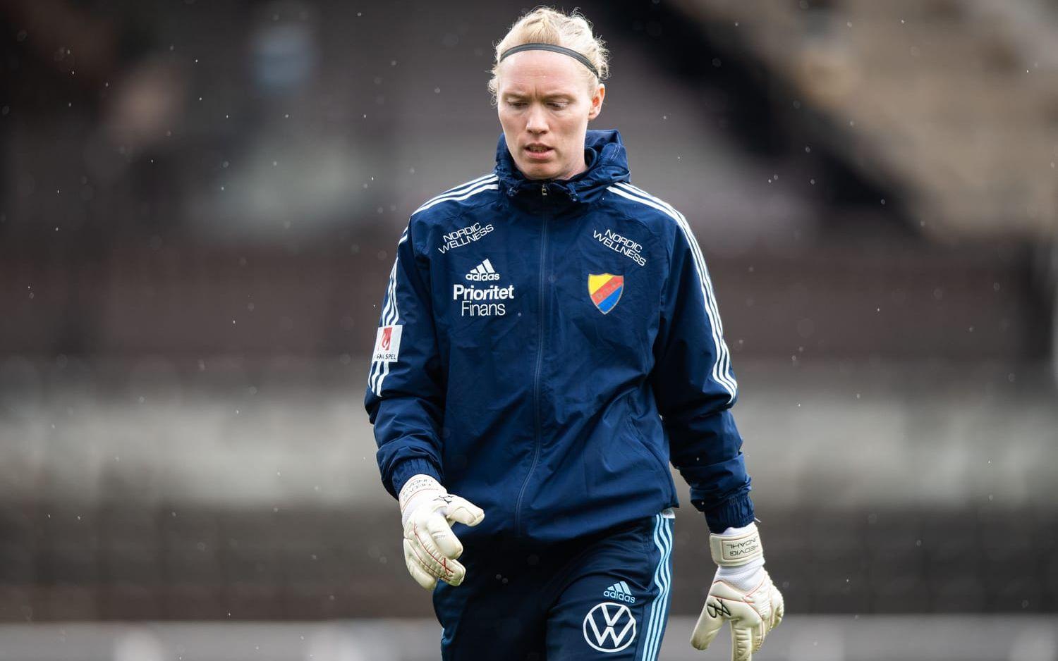 Lindahl blev tårögd när hon pratade om tuffa tiden i Djurgården. 