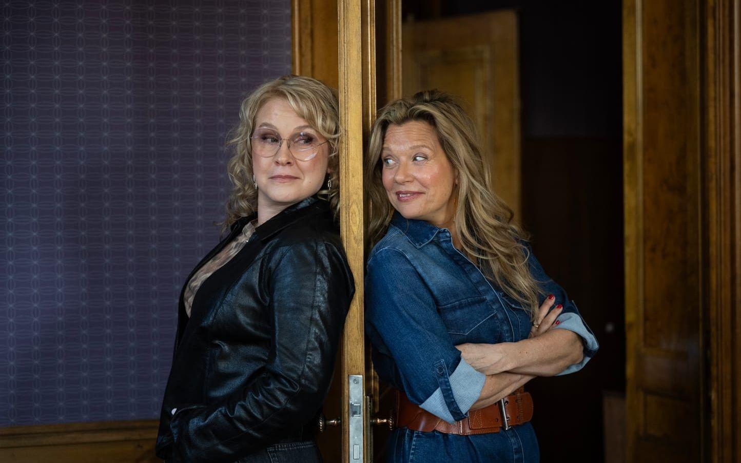 Eva Melander (till vänster) spelar huvudrollen när romanen "Je m'appelle Agneta" av Emma Hamberg (till höger) blir film.